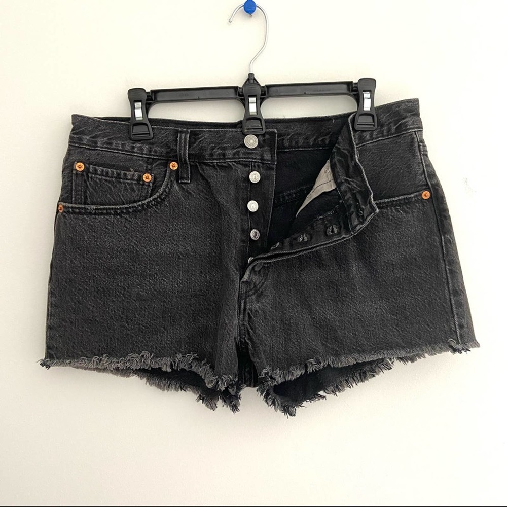 LEVIS 501 Black Button Fly Distressed Raw Hem Jean Shorts Size 31 - Picture 8 of 10
